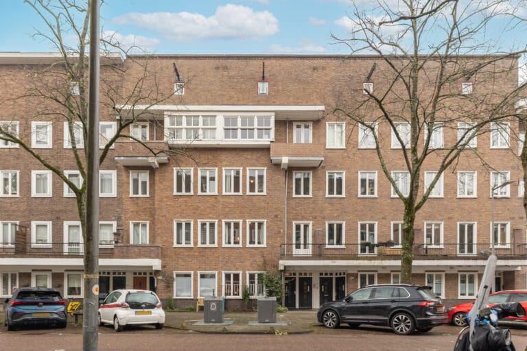 Woning aan de Orteliusstraat 156-2 in Amsterdam